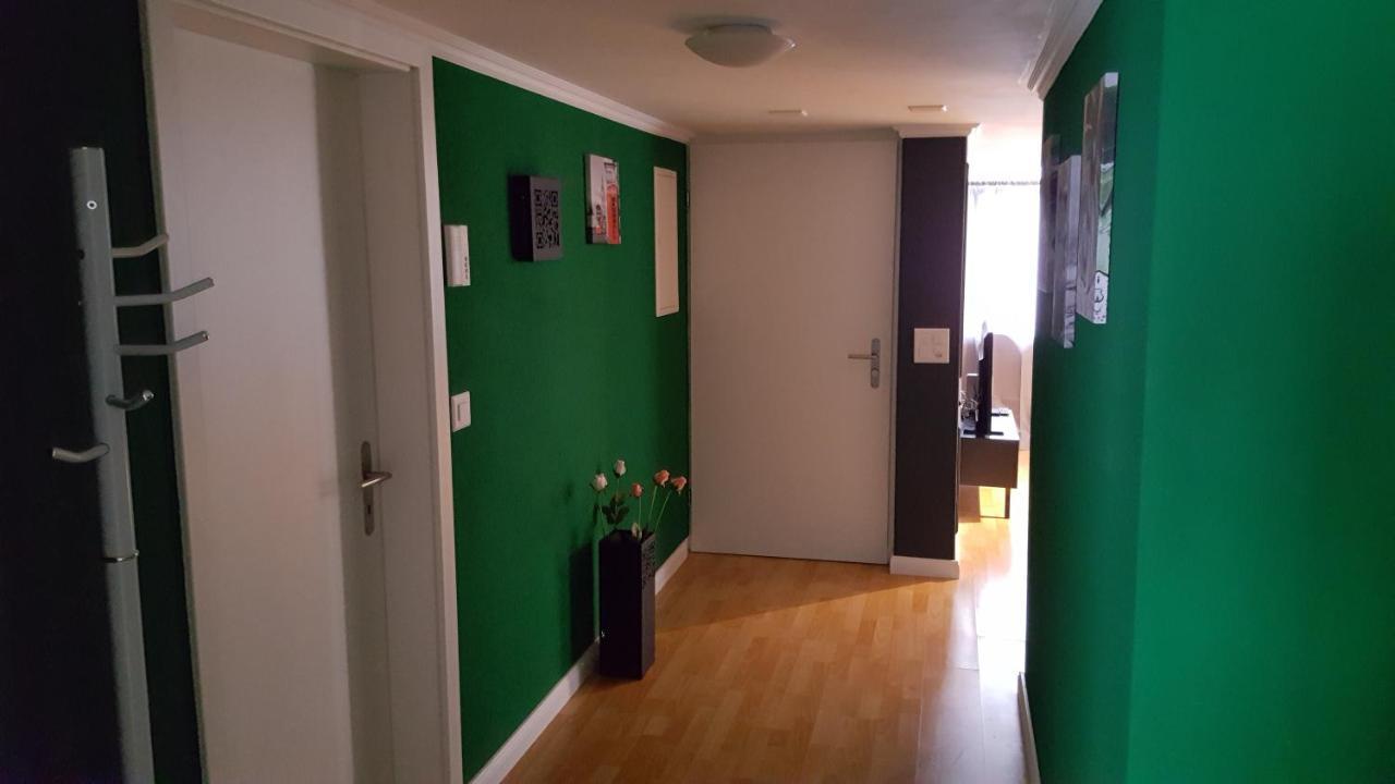 London Apartment *